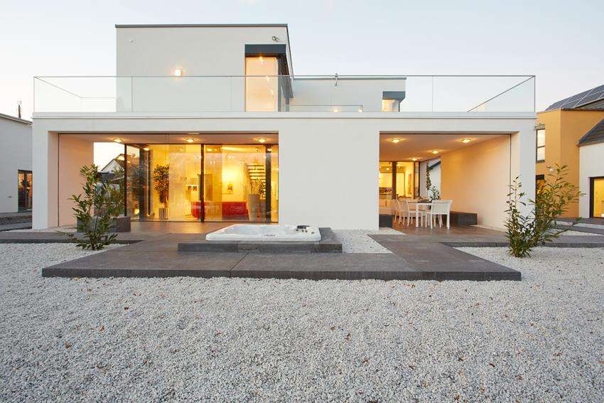 Ein Traum in Weiß! Lichtdurchflutetes Domizil im Bauhaus-Stil, Exklusives Baugrundstück