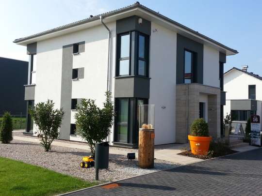 Lichtdurchflutete Stadtvilla inklusive Grundstück in Polch