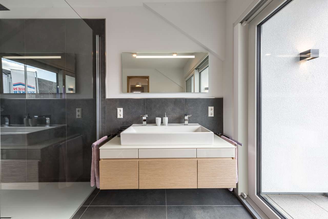 EINZIEHEN statt Ausbauen! :: Aktionshaus - inkl. Marken-Küche