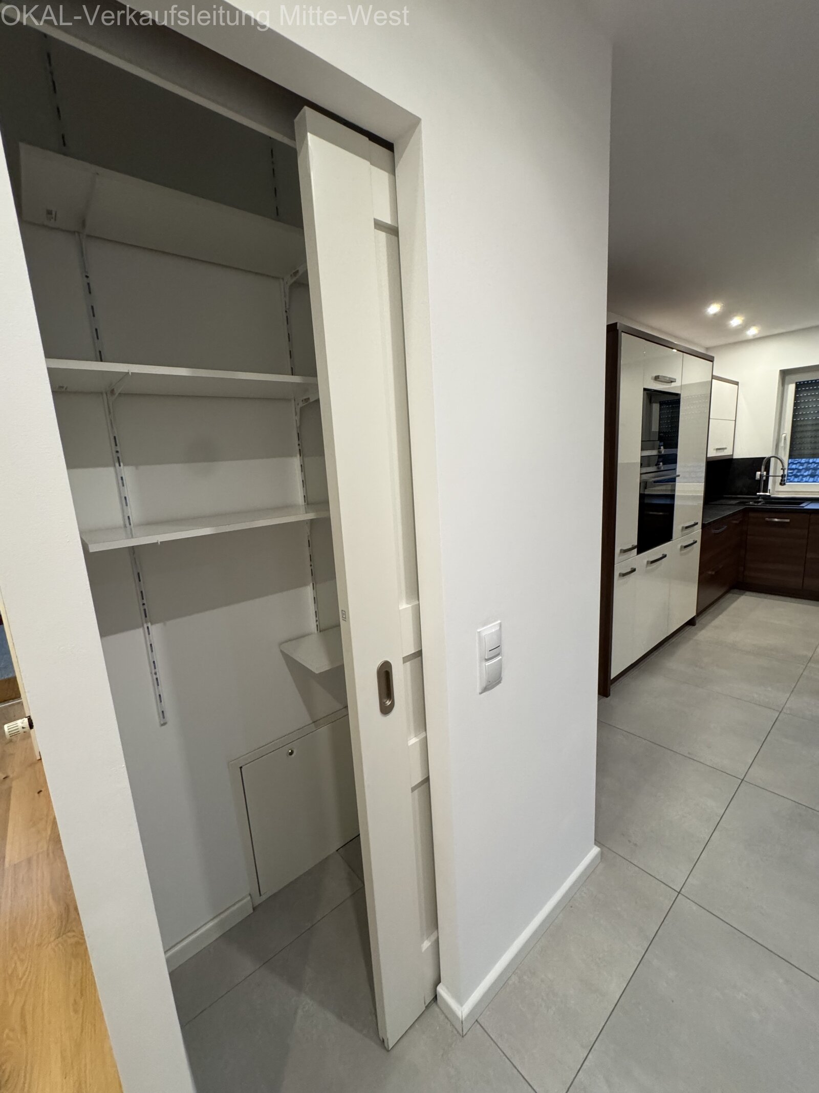 Top Renovierte Eigentumswohnung mit Balkon, Tiefgarage, Kellerraum und Gartenmitbenutzung