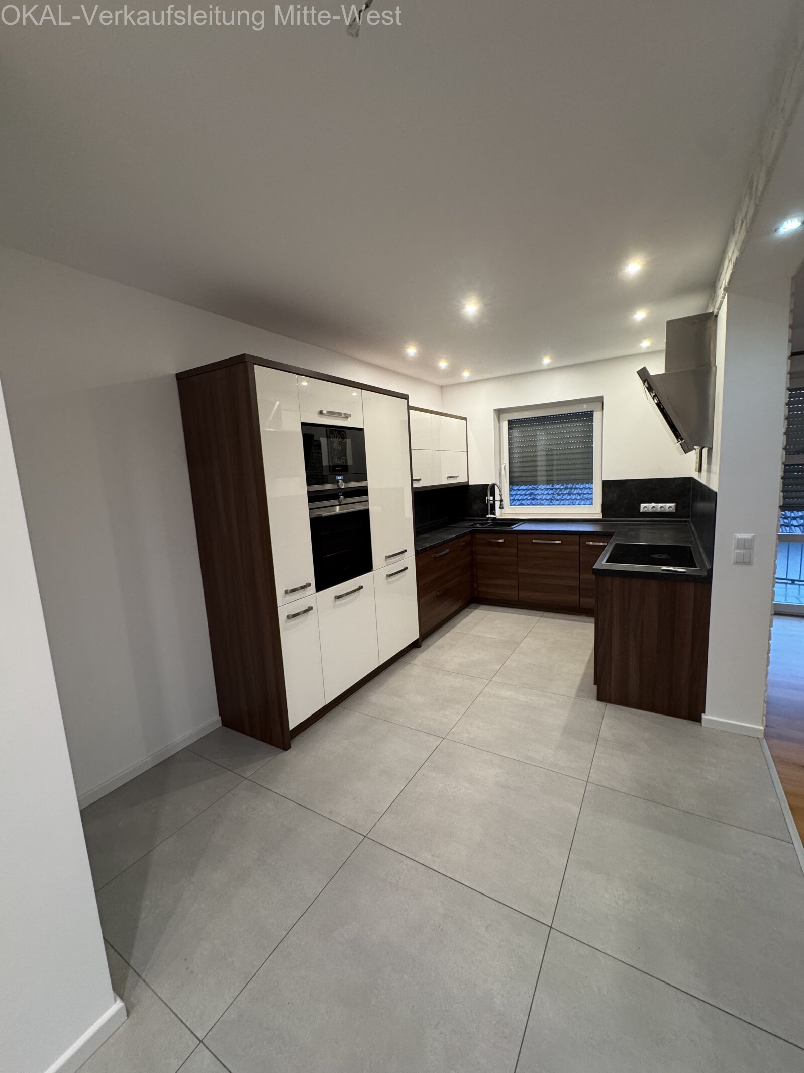 Top Renovierte Eigentumswohnung mit Balkon, Tiefgarage, Kellerraum und Gartenmitbenutzung