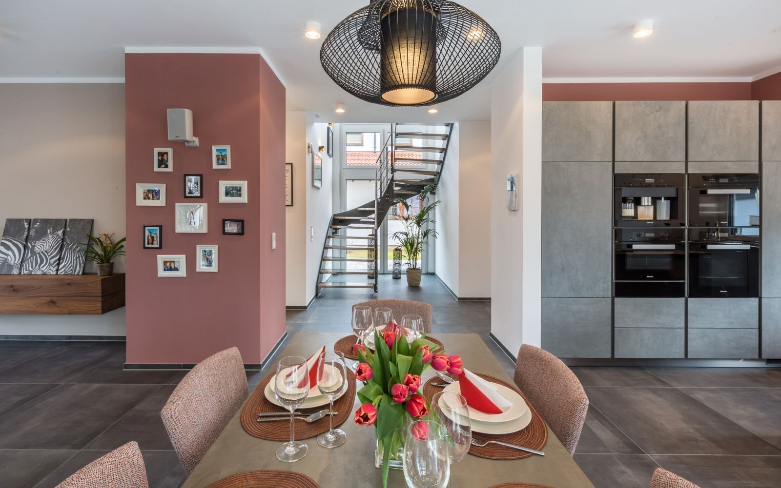 MODERN, EFFIZIENZ, GROSSZÜGIG