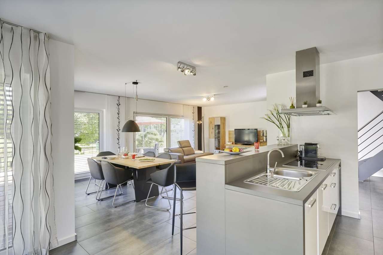 Haus mit Einliegerwohnung in fantastischer Lage in Helmsheim mit Fernblick