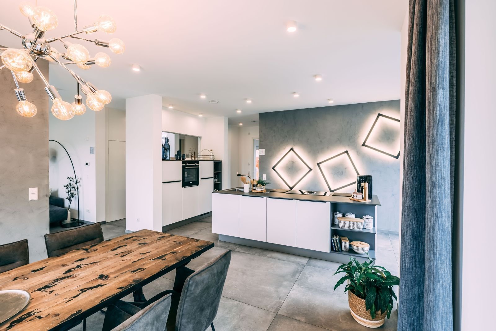 ARCHITEKTENHAUS INKLUSIVE GRUNDSTÜCK, SCHLUSSELFERTIG, VIEL RAUM UNTER EINEM DACH