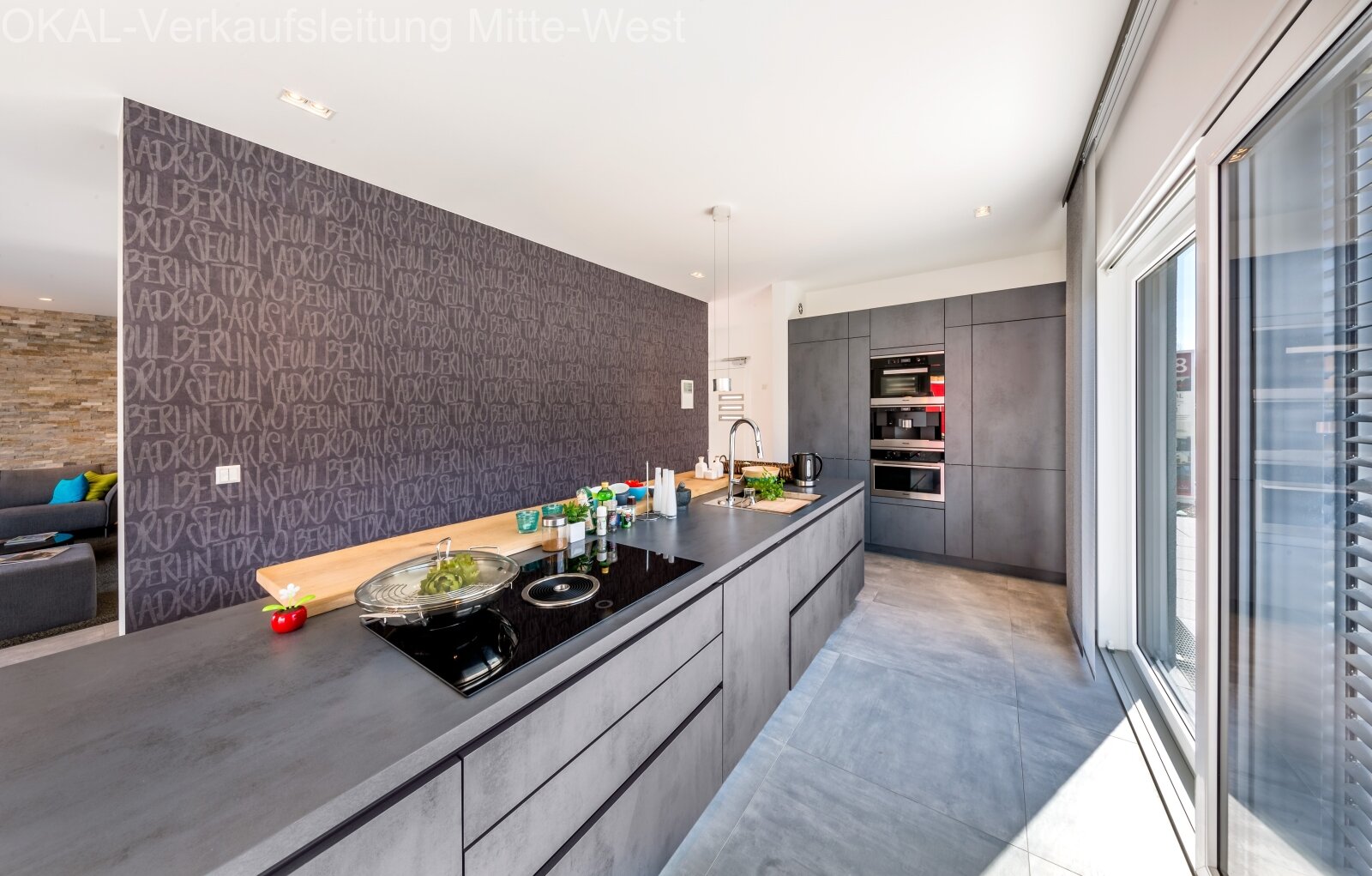 Modernes Eigenheim mir elegantem Walmdach - Made by OKAL