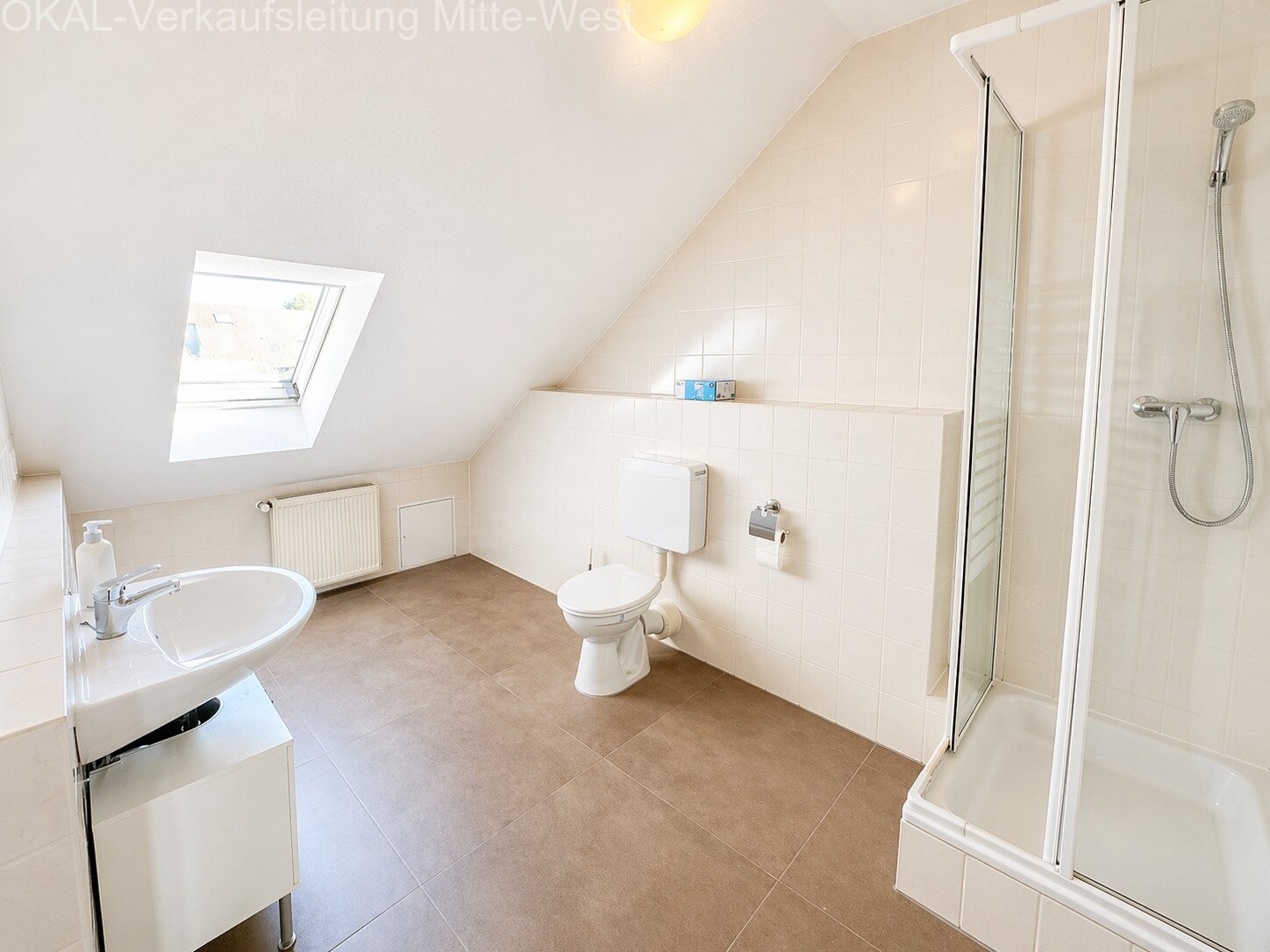 Moderne Eleganz mit Wohlfühlcharakter – Architektonisch besonderes Zuhause mit Gartenidylle