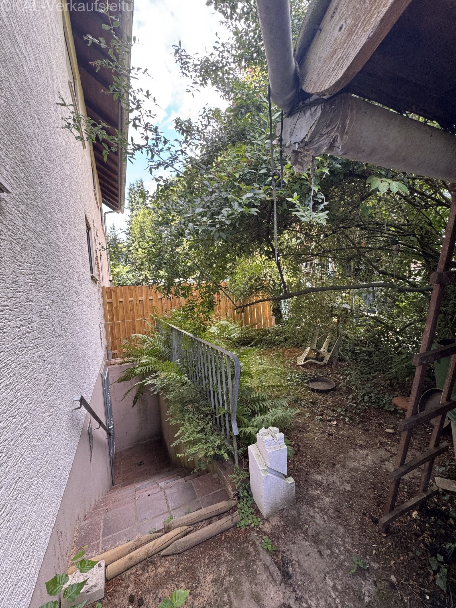 Paradies im Grünen: 243,80m2 DHH mit Südterrasse, neuer Heizung, Keller und Garage