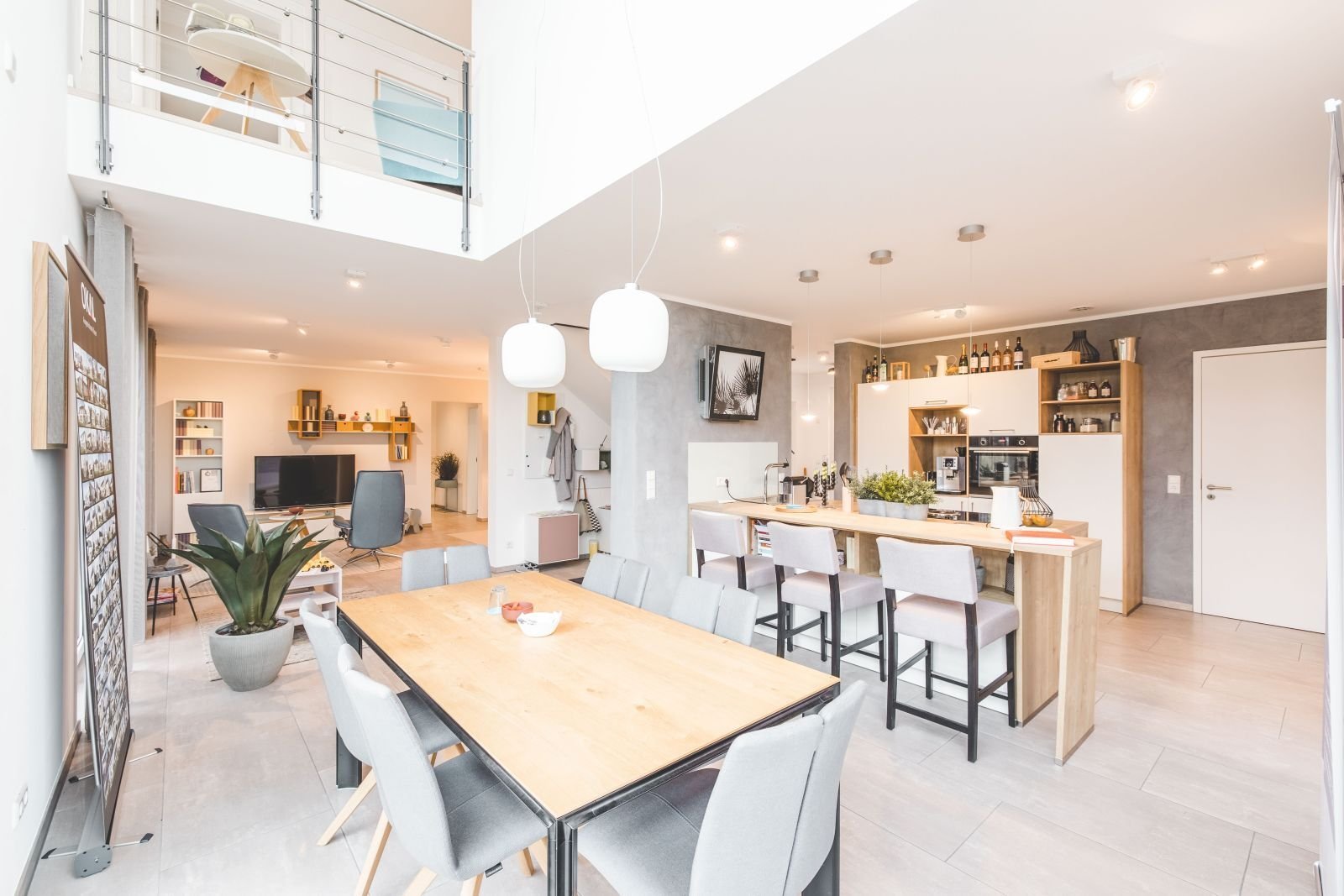 KLARE ARCHITEKTUR & FREIRAUM PUR