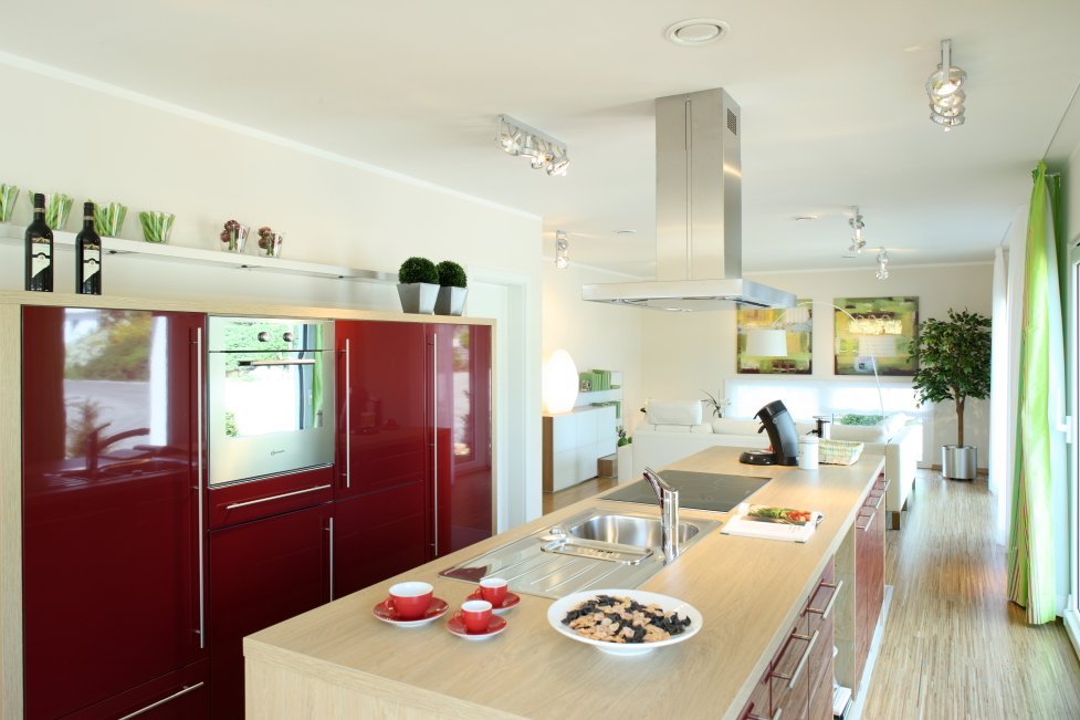 EIN HAUS VON SEINER SCHÖNSTEN SEITE