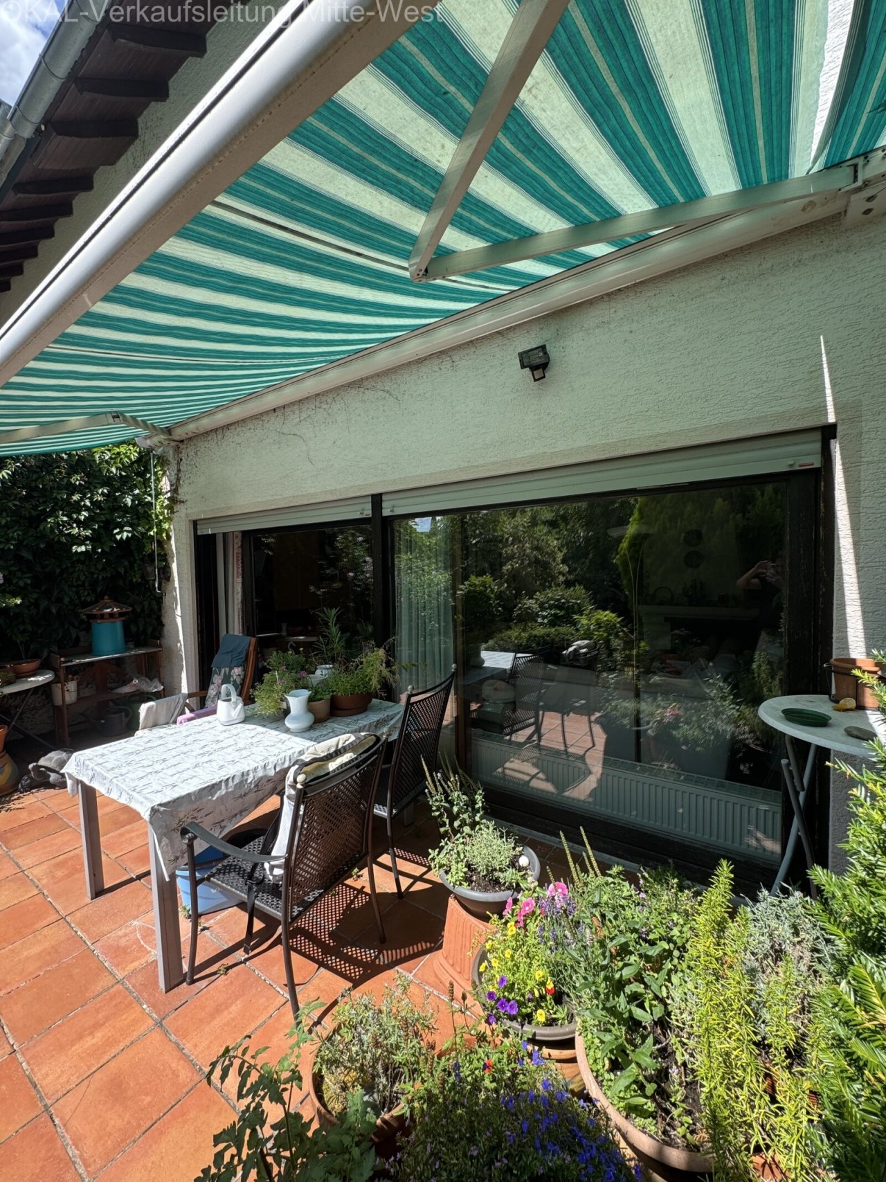 Terrasse mit Markise Terrasse mit Markise