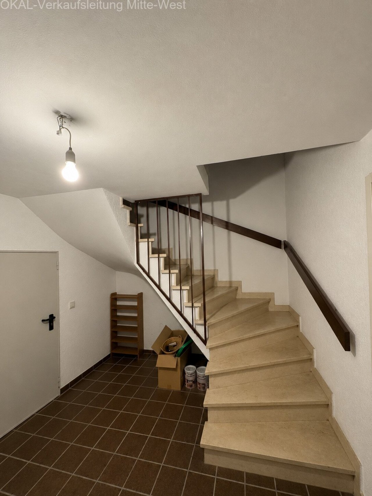 Keller Flur und Treppe Keller Flur und Treppe